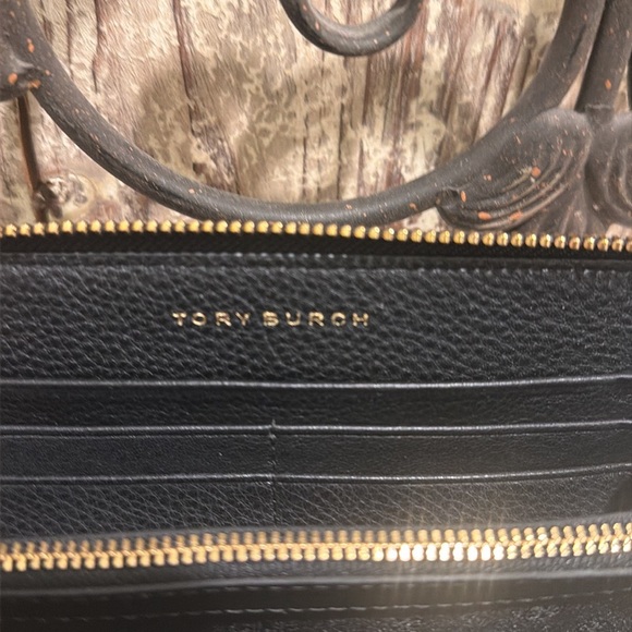 Tory Burch Black Wallet with Gold Logo - Picture 4 of 5